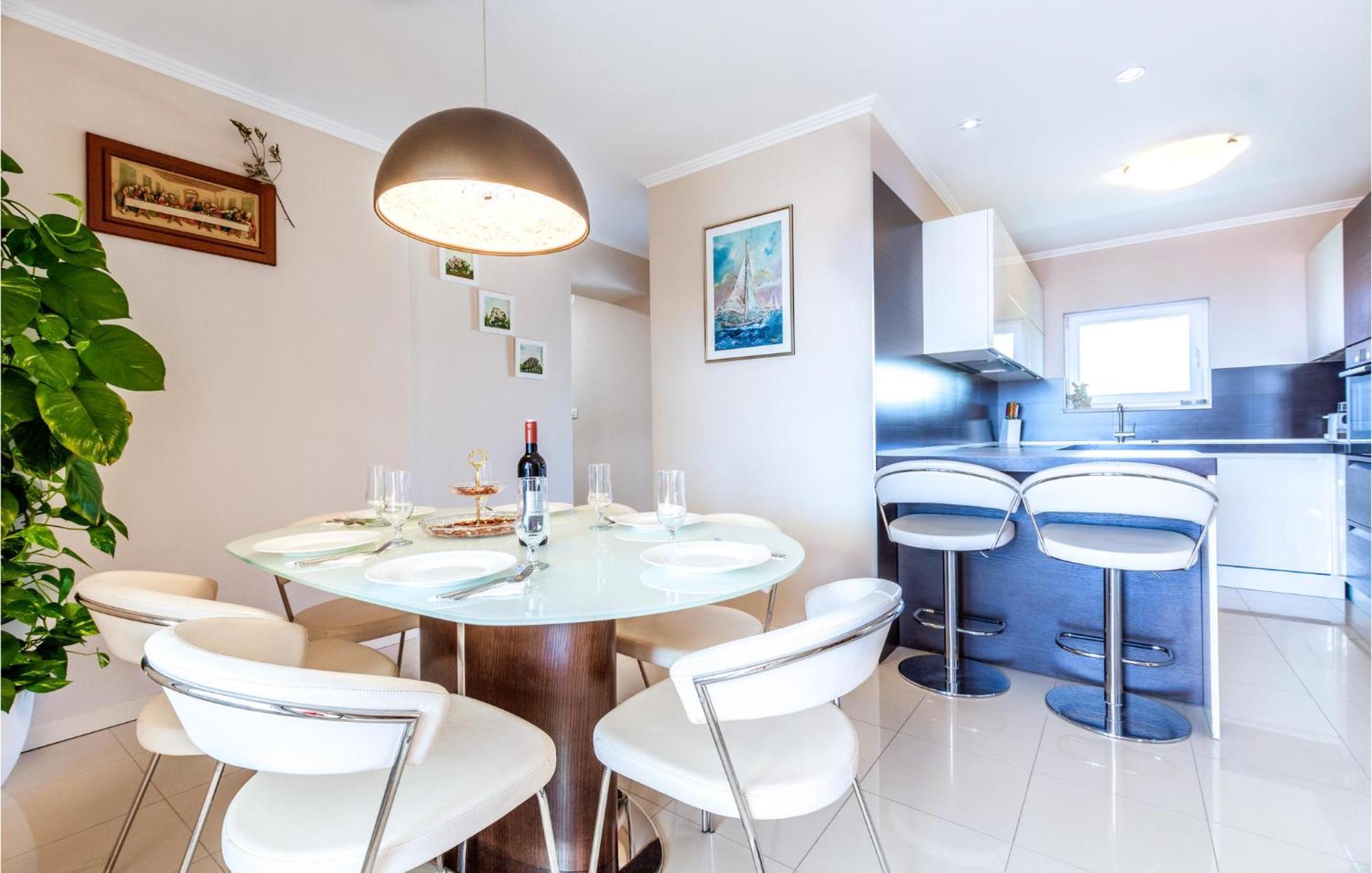 Beautiful Apartment In Split With Kitchen Экстерьер фото